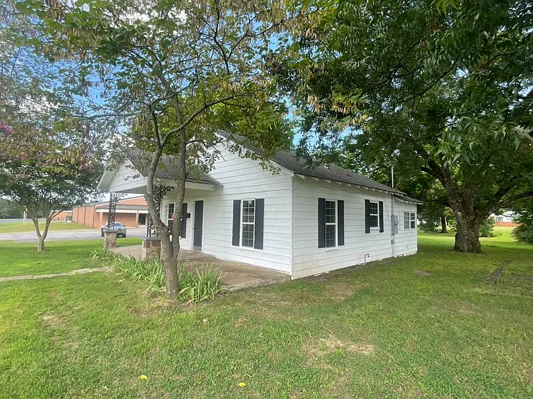 701 W McRae Ave — Photo 3