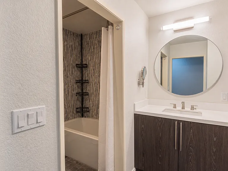 1355 N Sierra Bonita Ave #402 — Photo 29