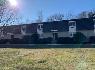 15 White Gate Dr APT G, Wappingers Falls, NY 12590