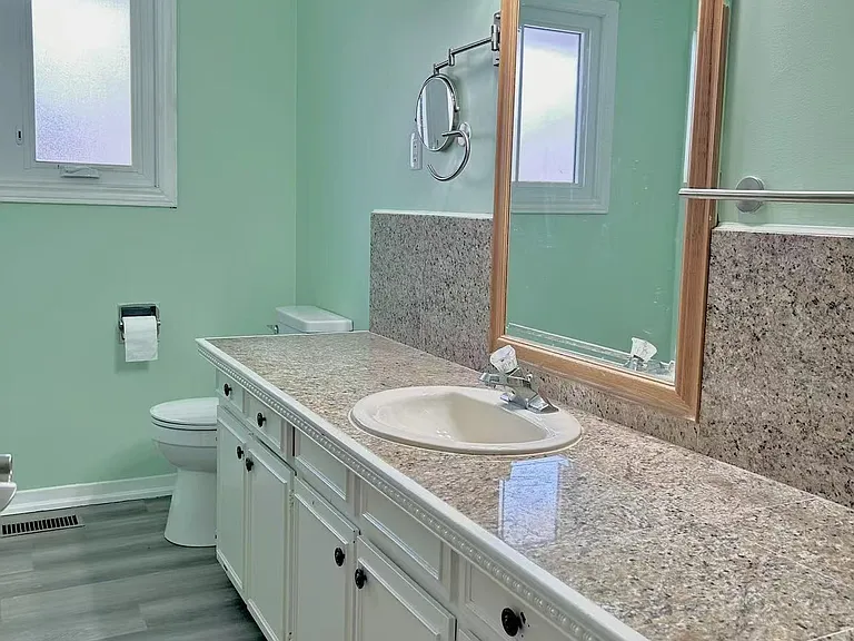 5183 Cherryhill Cres — Photo 24
