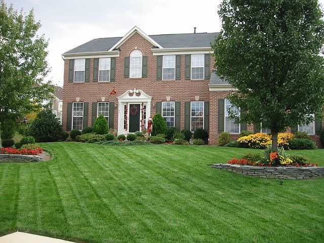 Beautifully Maintained Home In Lake Point