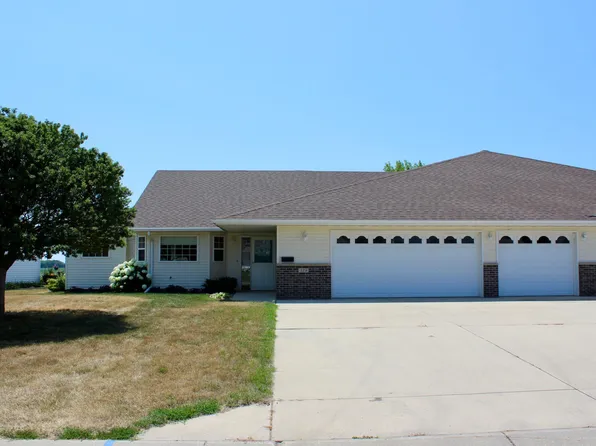 319 5th Cir SW, Blooming Prairie, MN 55917