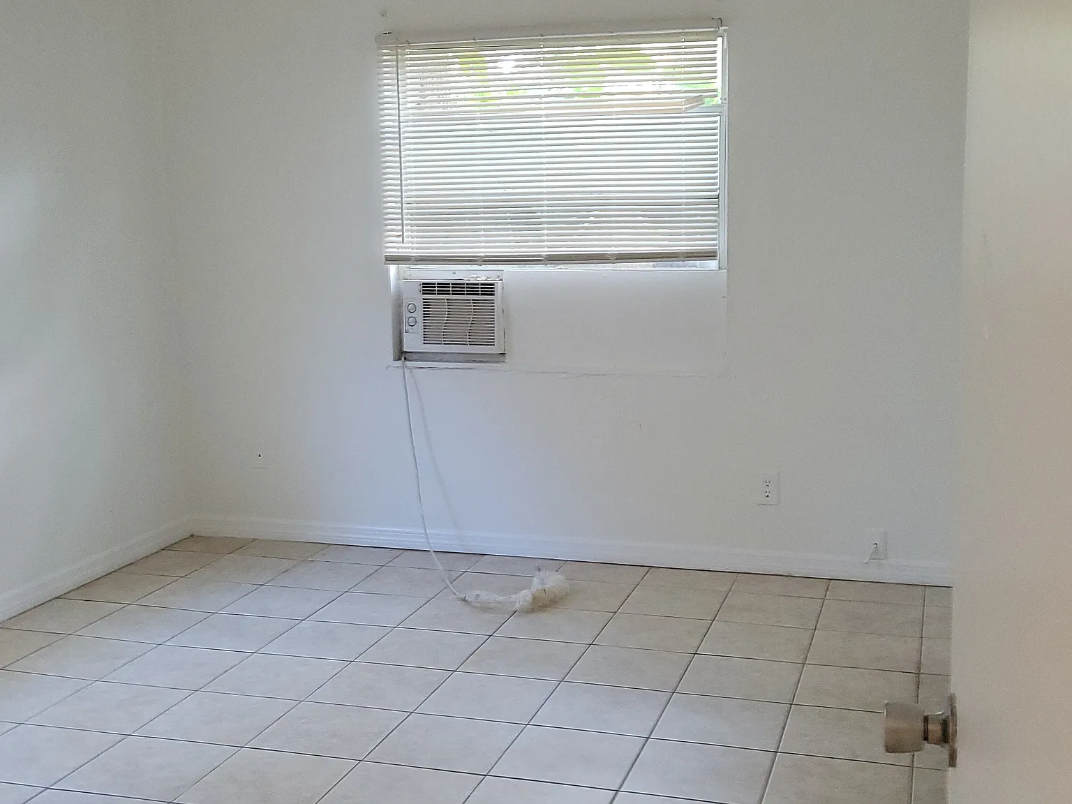 2 bed, 1000 sqft, $1,100 — Photo 4