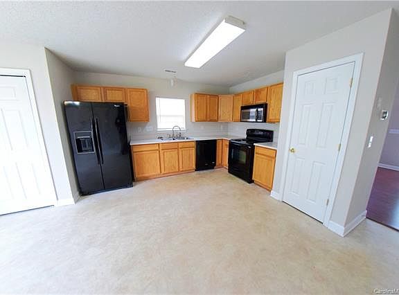 2nd image of 11230 Silver Glen Ln