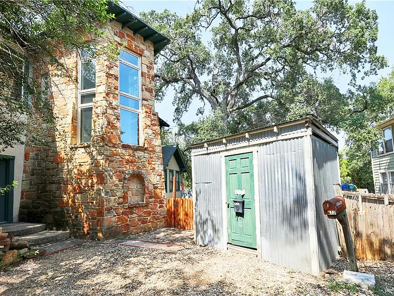 1305 Lorrain St — Photo 37
