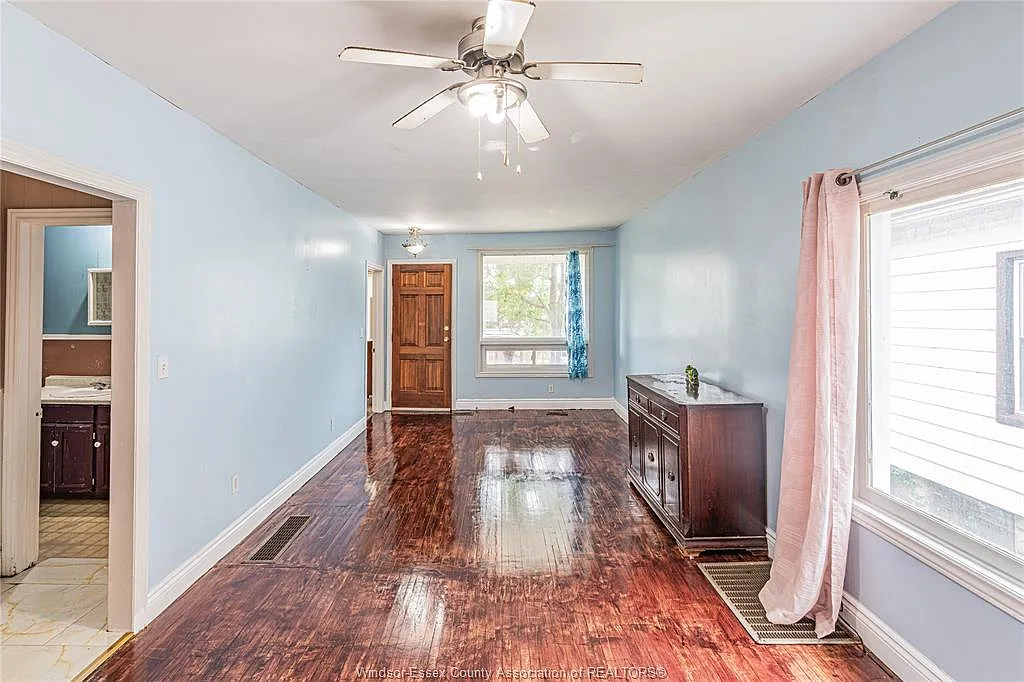 3 bed, $1,490 — Photo 4