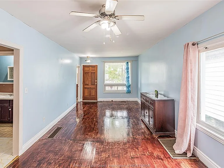 526 Josephine Ave — Photo 4