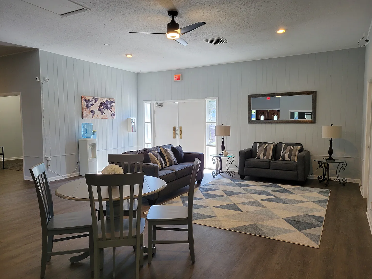 Executive House Apartments — Photo 4