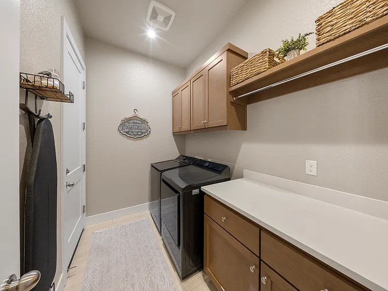 2522 Amur Ave — Photo 12