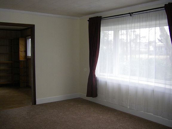 living room/bay window