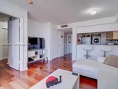 102 SW 6th Ave #405 — Photo 3