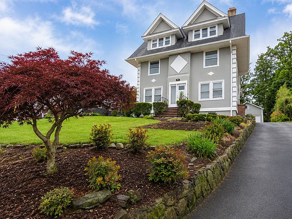5th image of 135 Mountain Ave #1