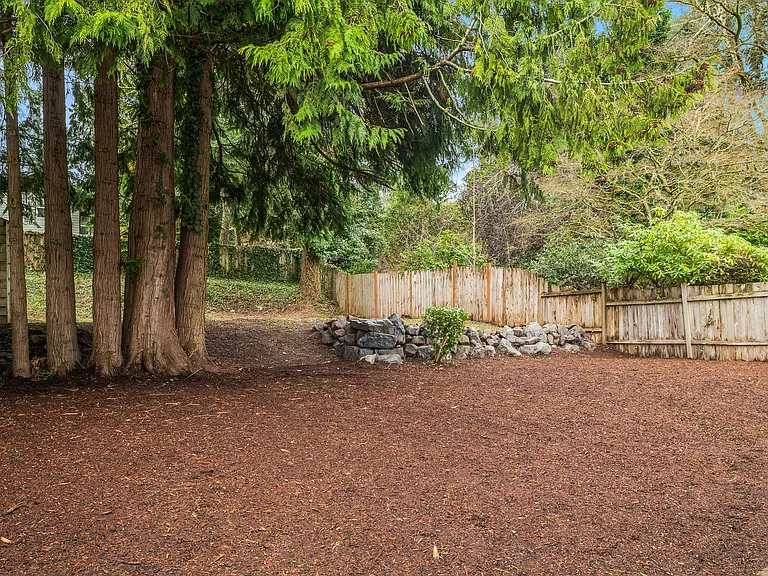 12517 22nd Ave NE — Photo 33