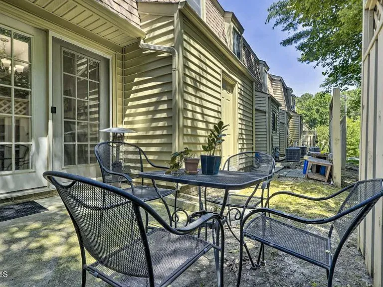 4701 Blue Bird Ct #E — Photo 25