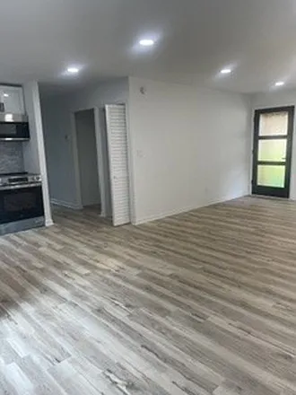 3 bed, 1755 sqft, $2,250 — Photo 3