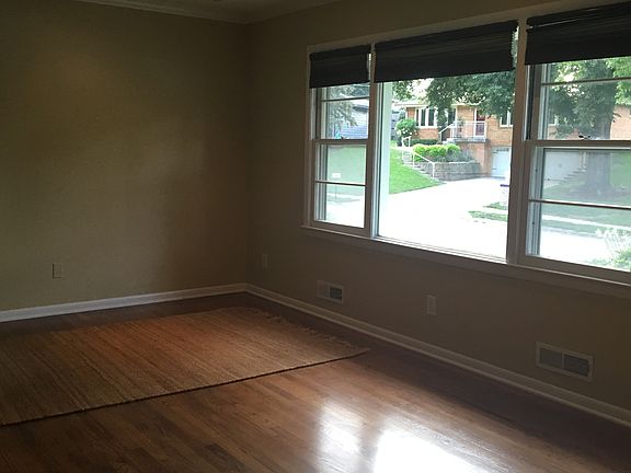 5th image of 613 S 113th Ave