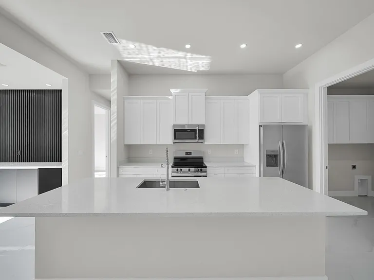 2913 14th St W — Photo 6