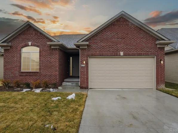 29960 Quincy St, Chesterfield, MI 48051