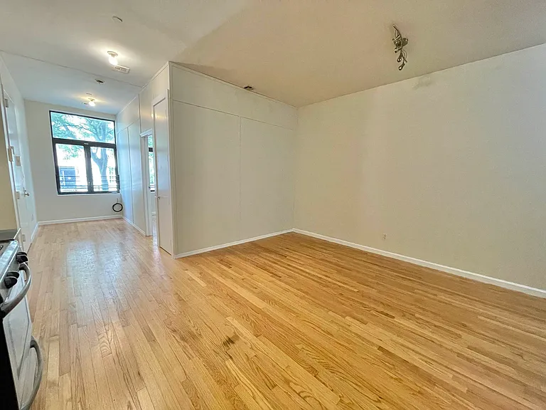 18 Goodwin Pl #1F — Photo 2