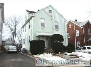 902 Marion Pl, Ridgefield, NJ 07657