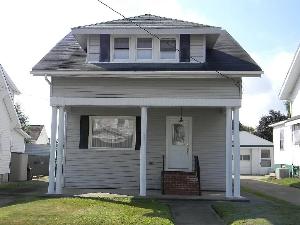 918 Warren Ave photo 1