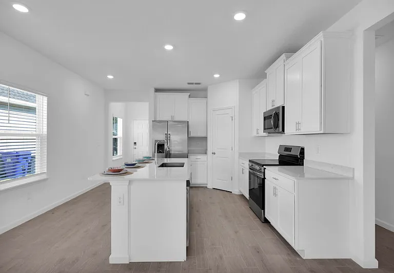 302 Lake Sinclair St — Photo 9