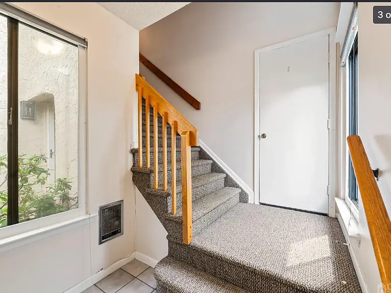 28 Carriage Pl — Photo 3