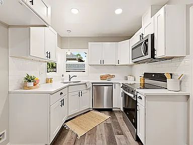5th image of 6354 N Williams Ave