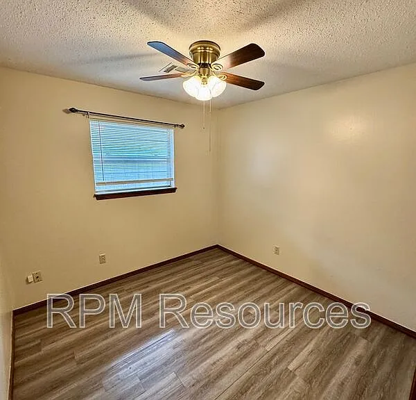 7625 S Sherwood Ave — Photo 10