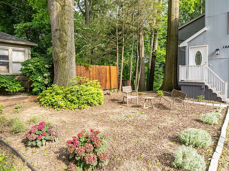 148 Chestnut Hill Dr — Photo 2