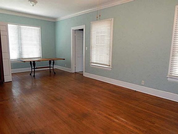 5th image of 119 E Prospect St