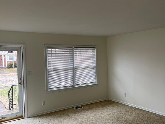 3rd image of 712 Amherst Dr