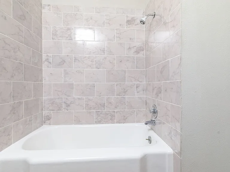 5700 Pershing Ave — Photo 4