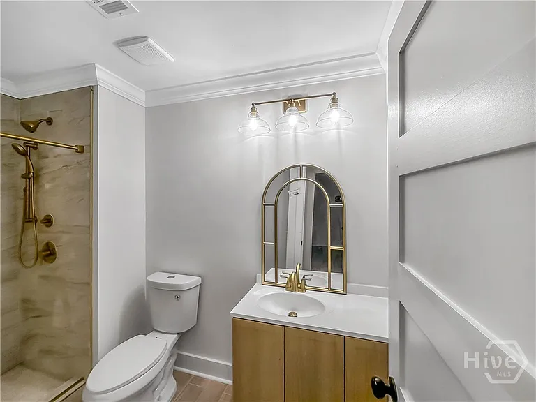 316 W 40th St #D — Photo 14