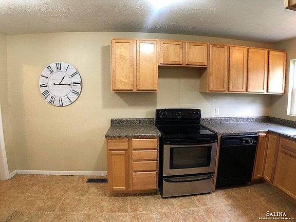 3rd image of 934 Vassar Dr