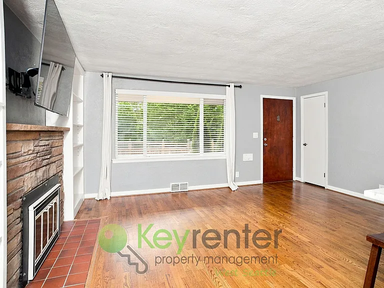 8835 35th Ave SW — Photo 5