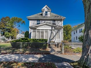 97 Parkside St, Springfield, MA 01104