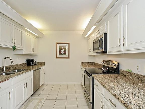 4th image of 200 Wyndemere Way APT 204