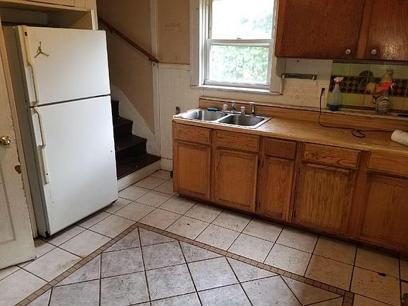 3rd image of 7381 Parkwood St