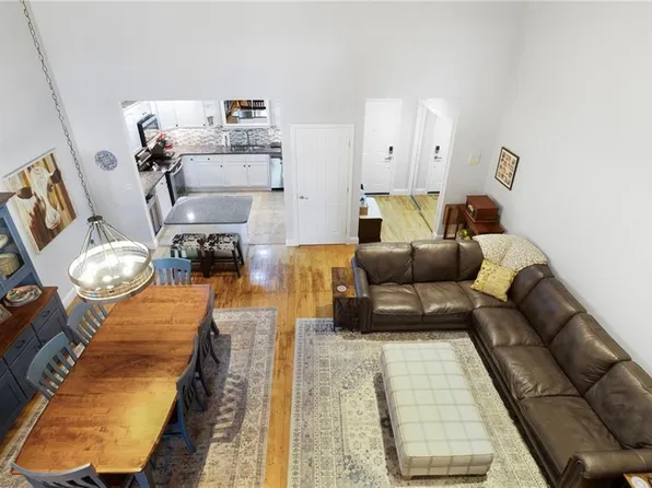 1 Tupperware Dr Unit 214, North Smithfield, RI 02896