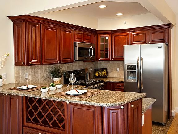 2nd image of 3094 Crescent St APT 4B