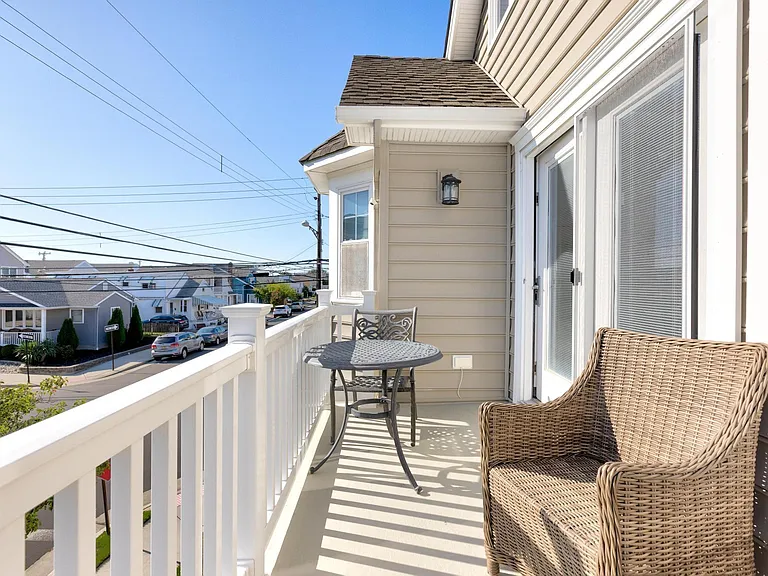 29 N Iroquois Ave #5/21-6/27 — Photo 40