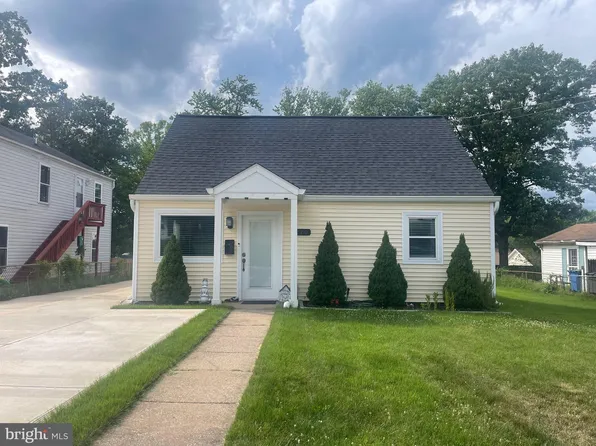 210 Colfax Ct, Manassas Park, VA 20111