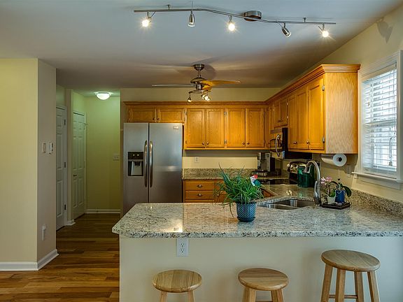 4th image of 2405 Mercer Ct
