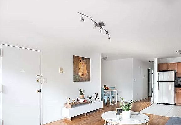 5th image of 235 Skillman Ave #2