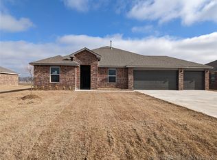 80 Stonegate Dr, Pryor, OK 74361