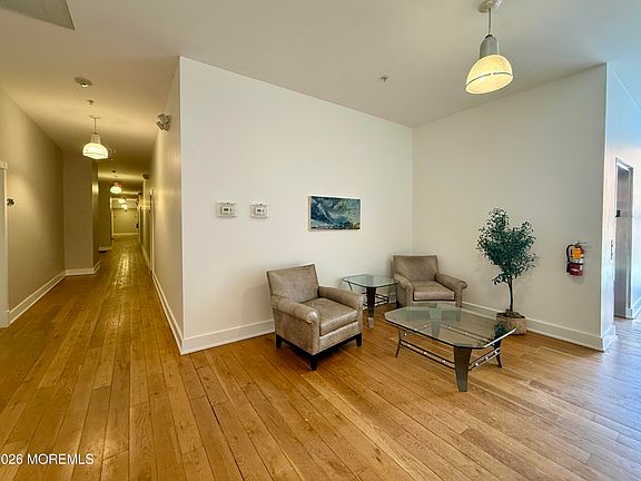 5th image of 1001 2nd Avenue #203
