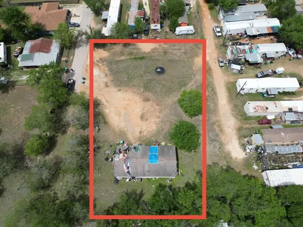 422 S Avenue C #A, Elgin, TX 78621