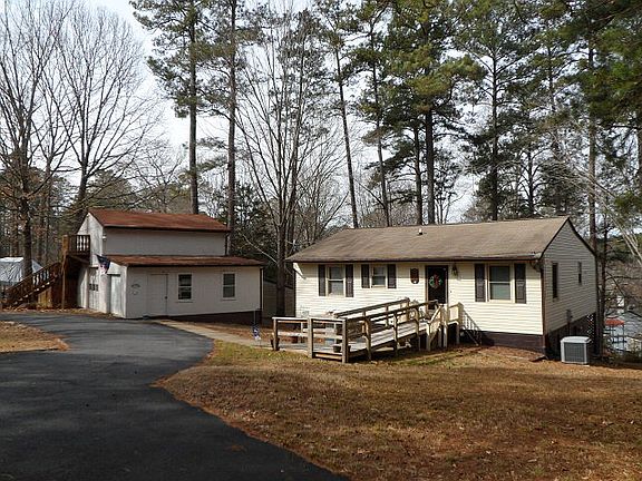 2nd image of 101 E Oak Grove Trl