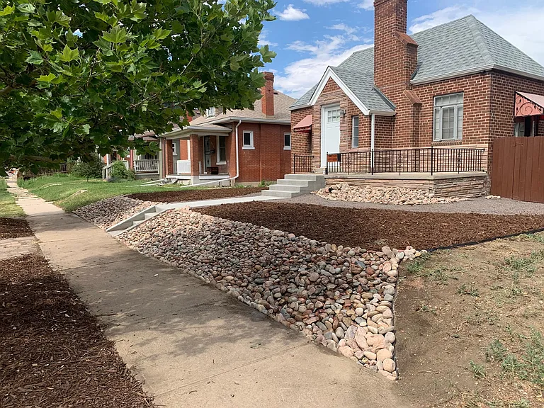 2222 S Acoma St — Photo 3